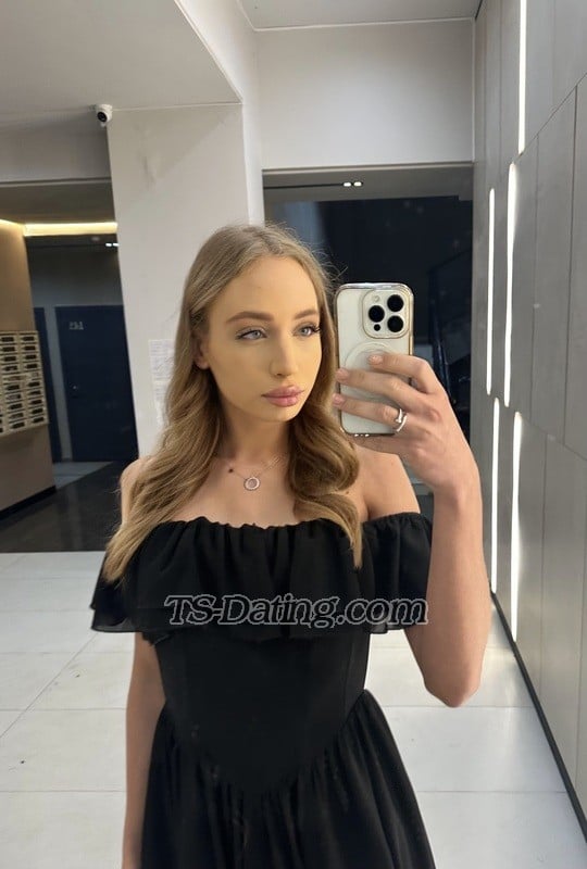 Alena1616 - Transsexual (Pre-op)