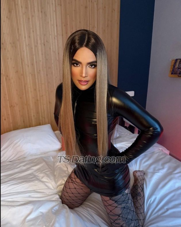Axela - Crossdresser