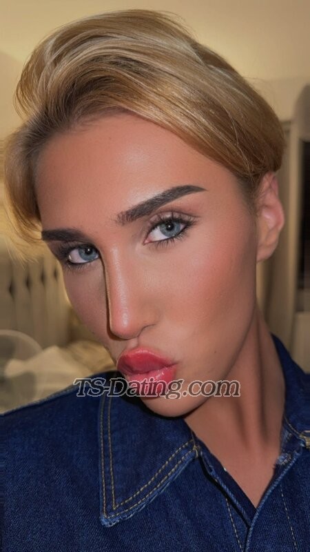 CeliaDior03 - Transsexual (Pre-op)