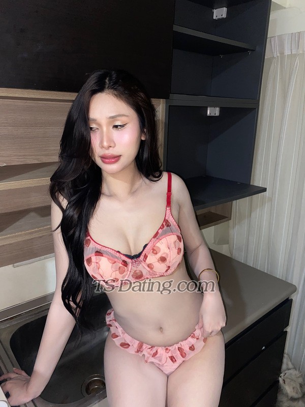 Champagne888 - Transsexual (Pre-op)