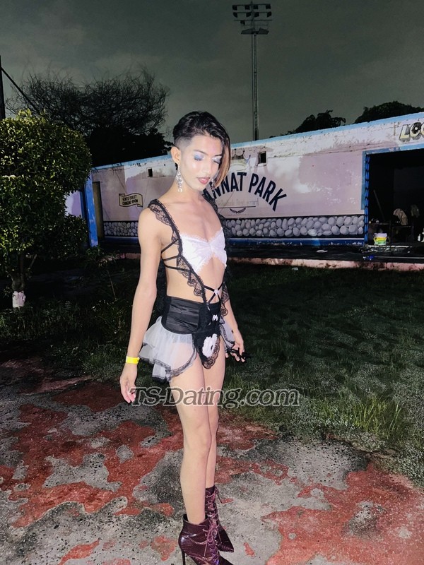 Dreamydiva - Crossdresser