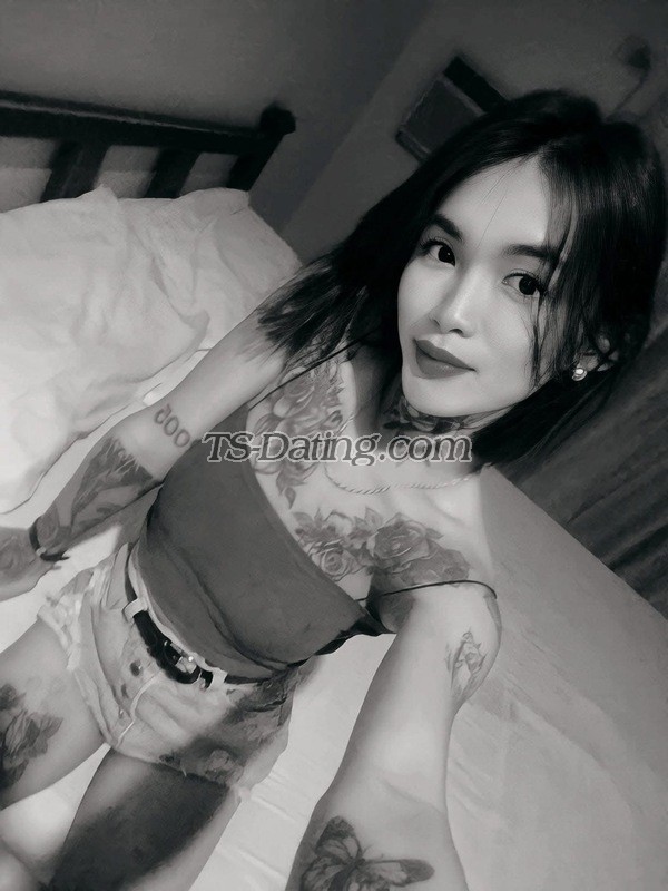 ELLA BLOOM - Transsexual (Pre-op)