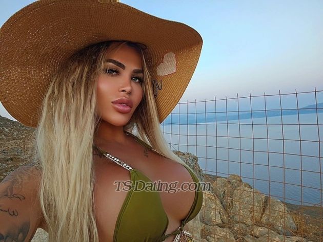 LaraBelmondo - Transsexual (Post-op)