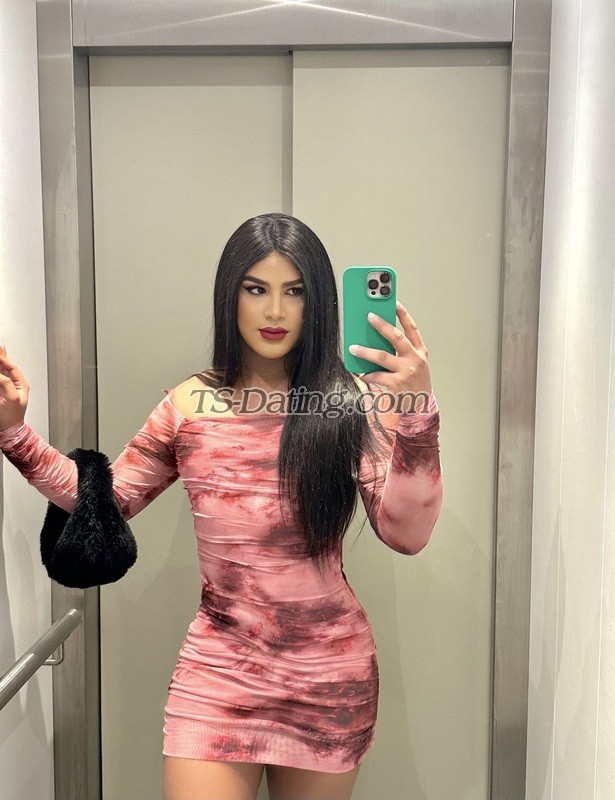 Latin Queen - Transsexual (Pre-op)