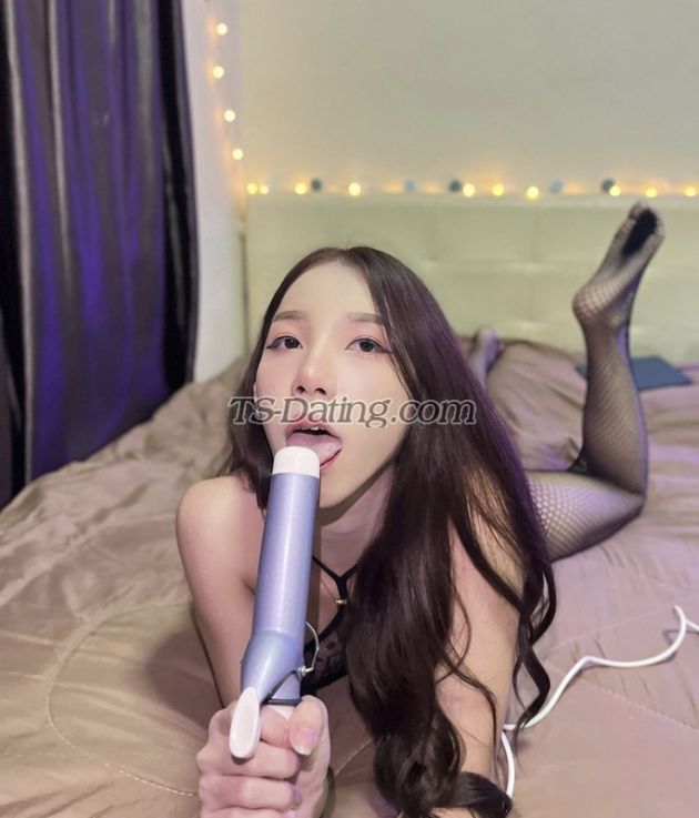 Li Linda - Transsexual (Pre-op)