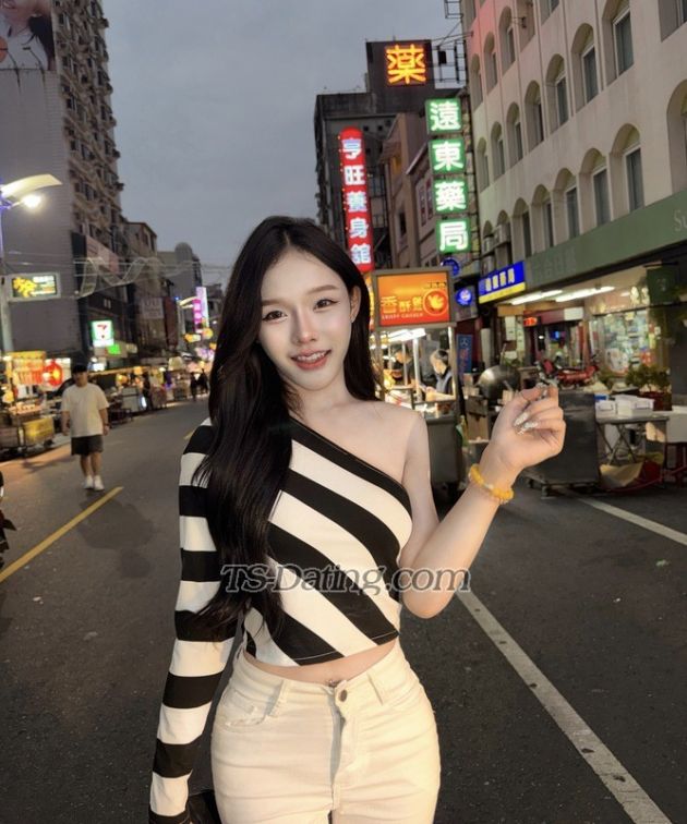 Mingzi - Transsexual (Pre-op)