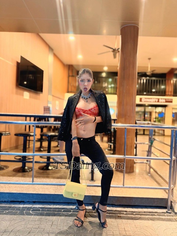 Nalawee - Crossdresser