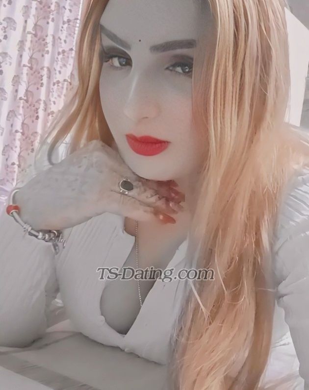 Riya mistress - Transsexual (Pre-op)