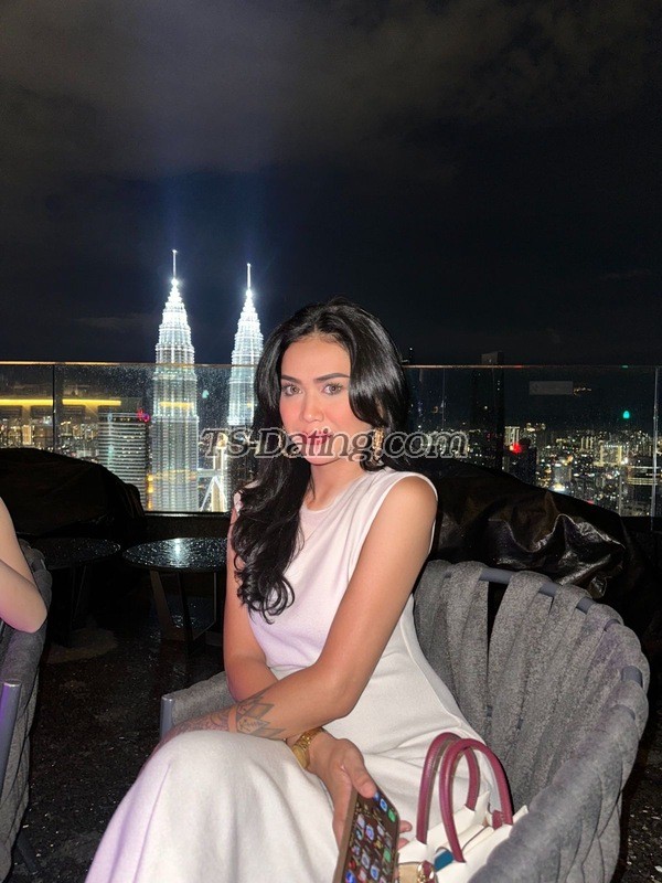 Sarah1605 - Transsexual (Pre-op)