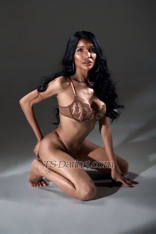 Tara 28 - Transsexual (Pre-op)