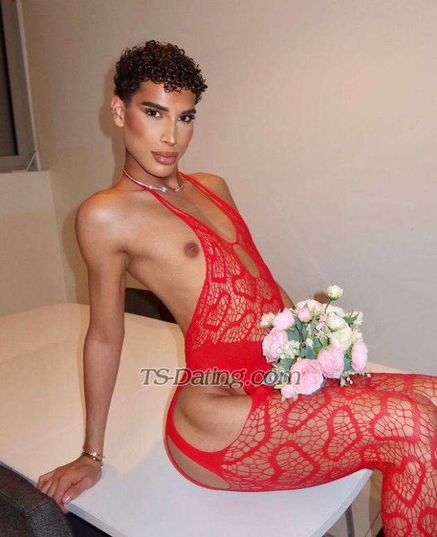 Zahiahot - Crossdresser