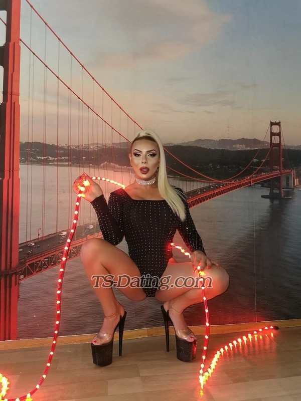 andrea1819 - Transsexual (Pre-op)